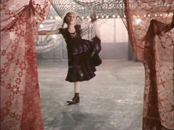 Утренняя песенка Пеппи. Кадр из фильма «Пеппи Длинныйчулок»