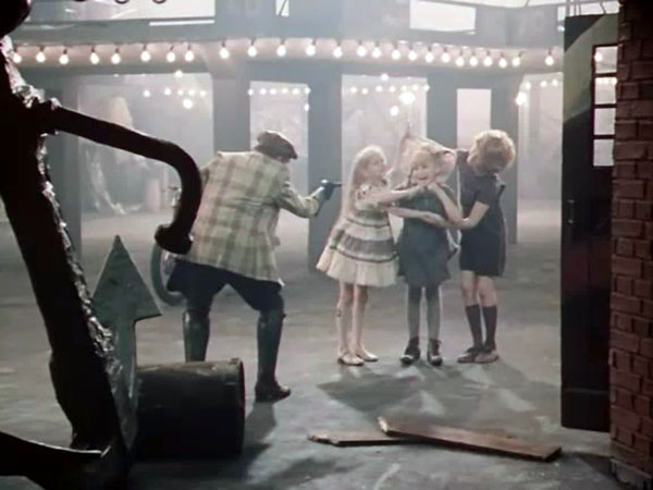 Игра со Стефенсеном. Кадр из фильма «Пеппи Длинныйчулок»