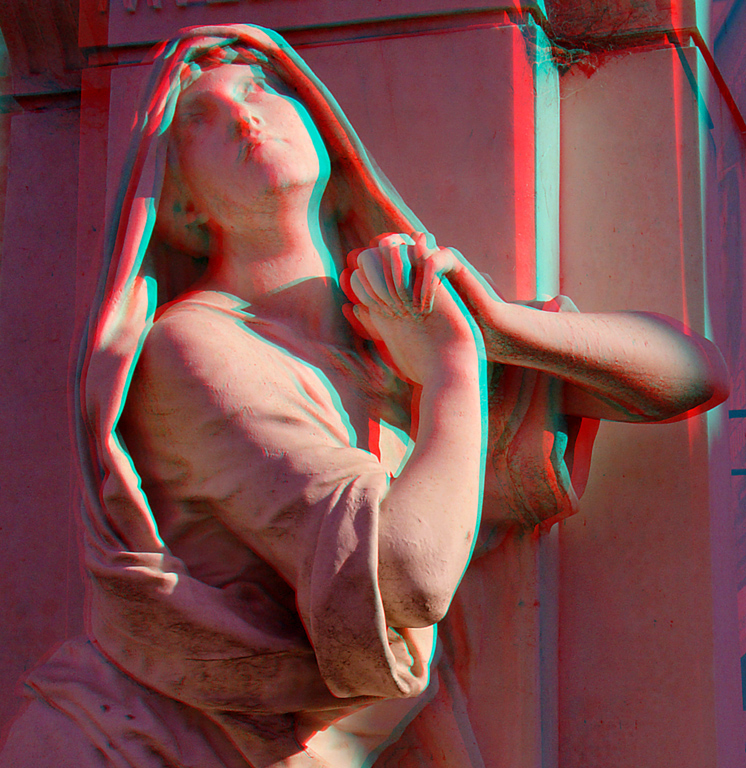 Анаглиф - Статуя молящейся женщины на кладбище Реколета (Буэнос-Айрес, Аргентина) Анаглиф - Статуя молящейся женщины на кладбище Реколета (Буэнос-Айрес, Аргентина)