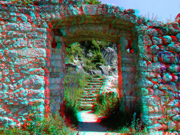 Анаглиф - Каменная стена с проходом и каменные ступеньки Анаглиф - Каменная стена с проходом и каменные ступеньки