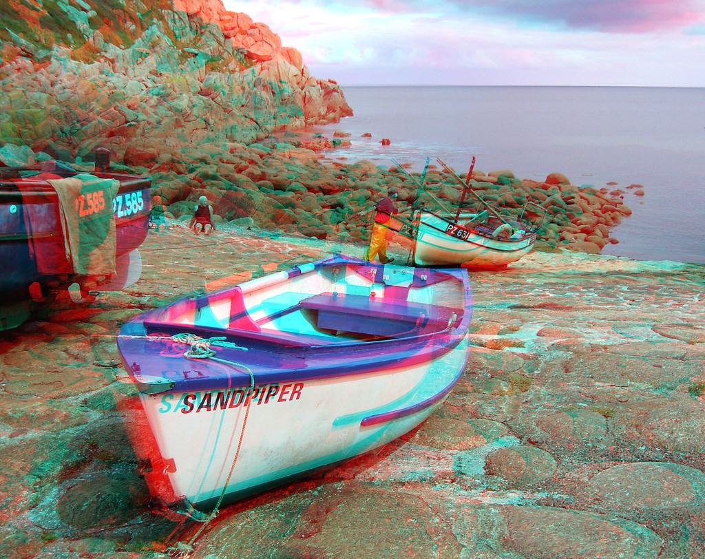 Анаглиф - Лодка на берегу моря Анаглиф - Лодка на берегу моря