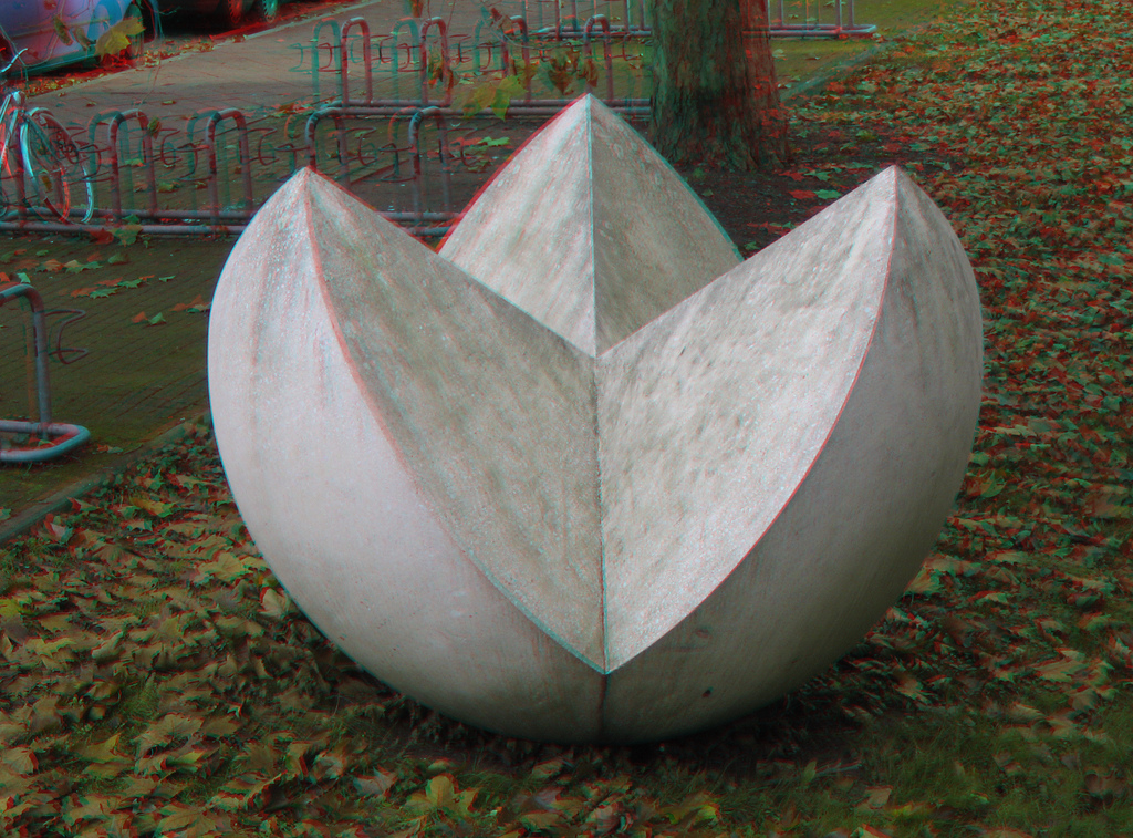 Анаглиф - Часть скульптурной группы Макса Билла в Карлсруэ Анаглиф - Часть скульптурной группы Макса Билла в Карлсруэ