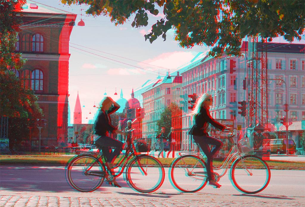 Анаглиф - По городу на велосипедах Анаглиф - По городу на велосипедах