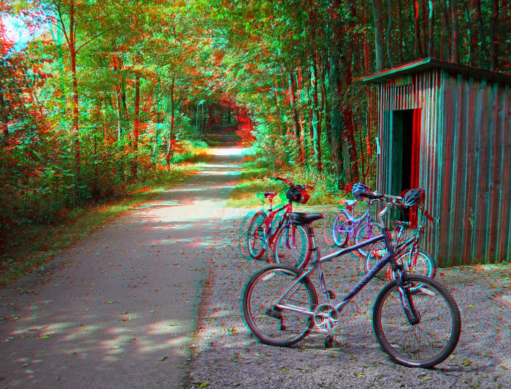 Анаглиф - Стоянка велосипедов в парке Анаглиф - Стоянка велосипедов в парке