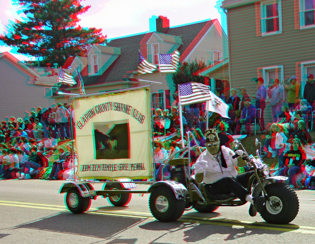 Анаглиф - Праздник в американском городке Анаглиф - Праздник в американском городке