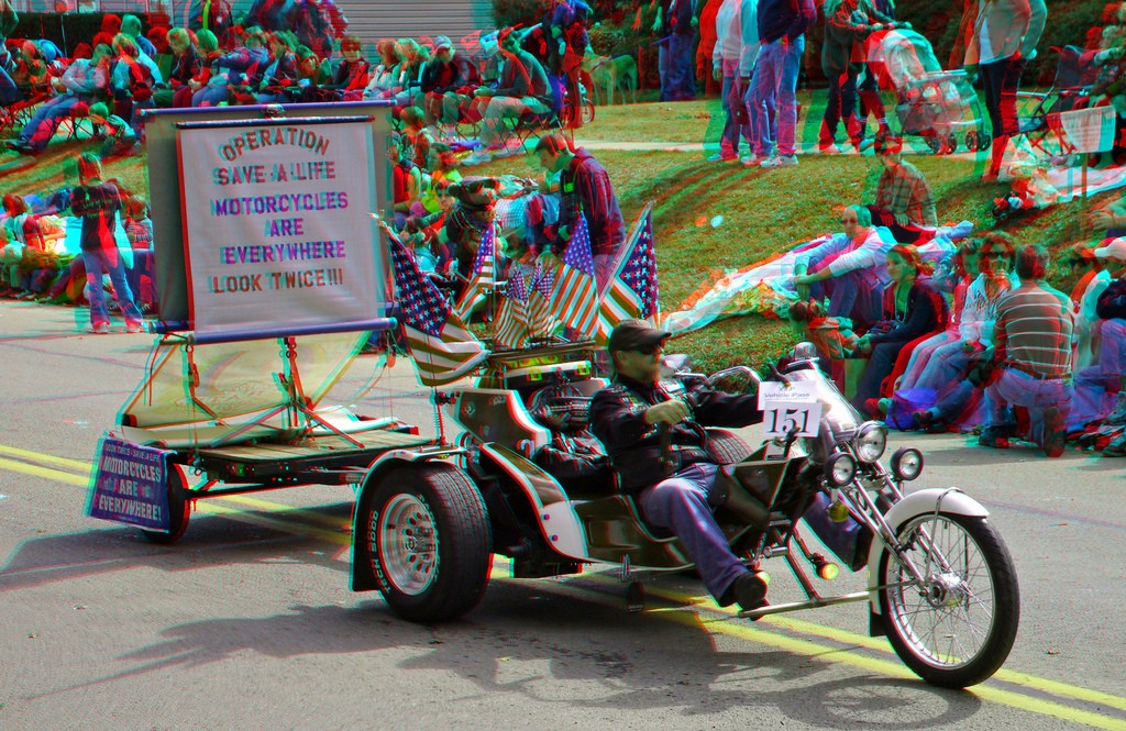 Анаглиф - На трицикле по городу Анаглиф - На трицикле по городу