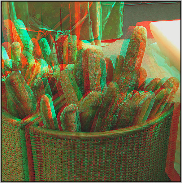 Анаглиф - Батоны в плетеных корзинах Анаглиф - Батоны в плетеных корзинах