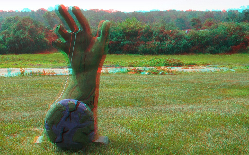 Анаглиф - Каменная статуя: палец с йо-йо Анаглиф - Каменная статуя: палец с йо-йо