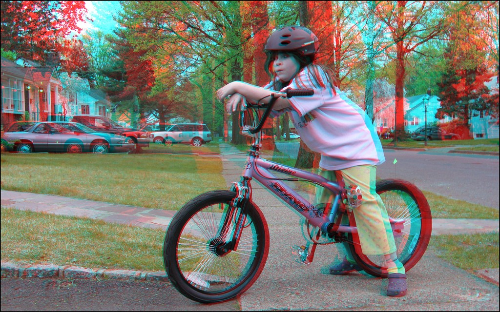 Анаглиф - Девочка с велосипедом Анаглиф - Девочка с велосипедом