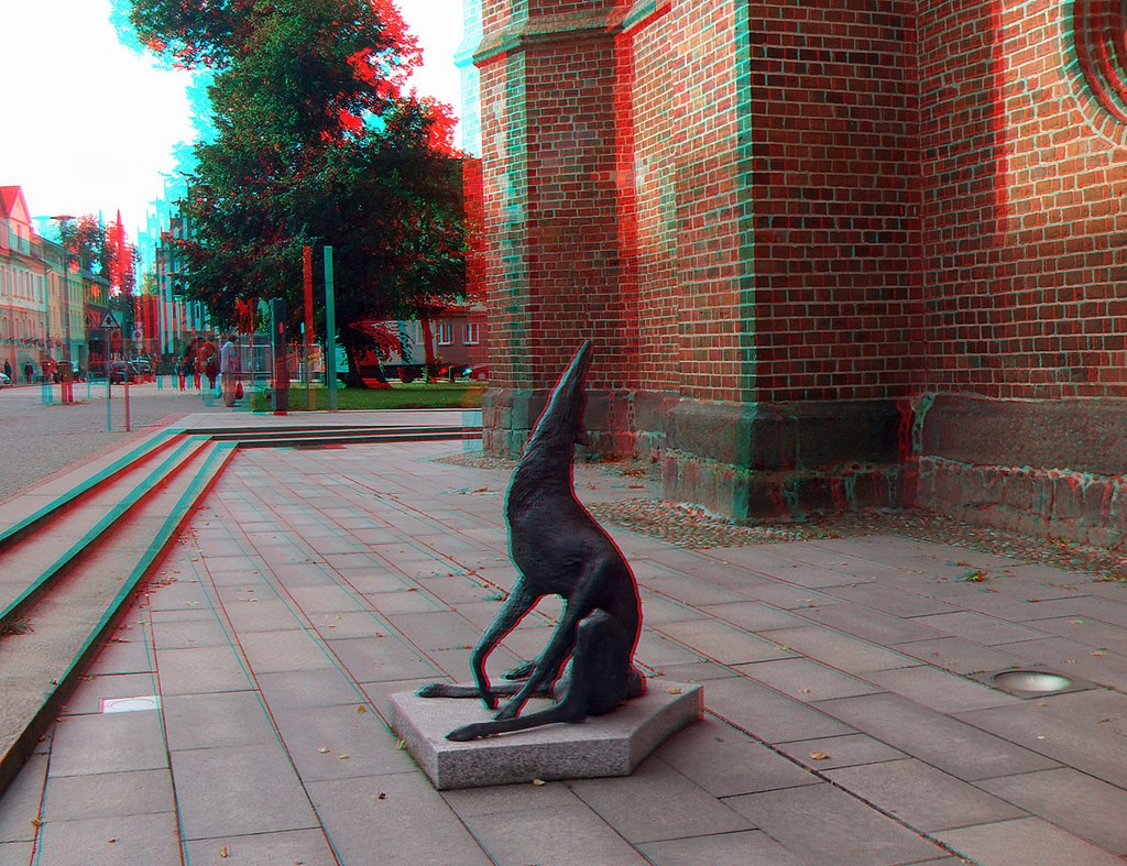 Анаглиф - Скульптура воющего пса Анаглиф - Скульптура воющего пса