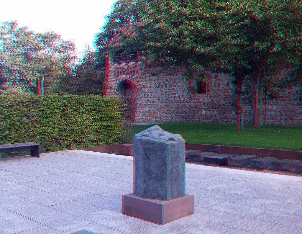 Анаглиф - Памятный камень в парке Анаглиф - Памятный камень в парке