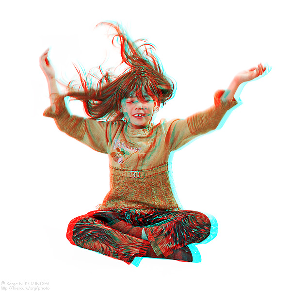 Анаглиф - Девочка, сидящая со скрещенными ногами Анаглиф - Девочка, сидящая со скрещенными ногами