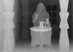 Подсказка к стереограмме - Колонны, столик с кувшином и свечой, человек в плаще Подсказка к стереограмме - Колонны, столик с кувшином и свечой, человек в плаще